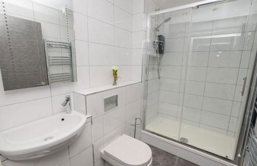 Arena Apartments - Stylish and Homely Apartments by the Ice Arena with Parking - Photo 57