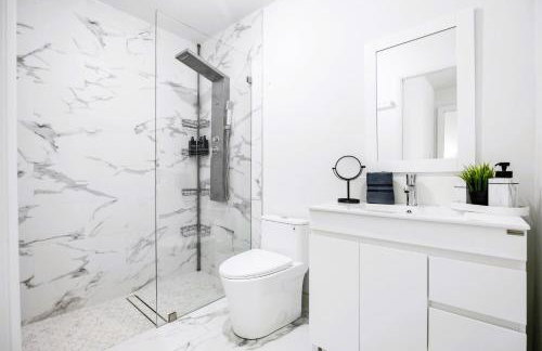 Spectacular Miami- Htd Pool,5 Bdrooms ,MiniGolf, Playground, Baby Items, BBQ - Photo 27