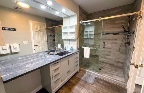 F32 Modern Golf Course Home with Mountain Views - Foto 18