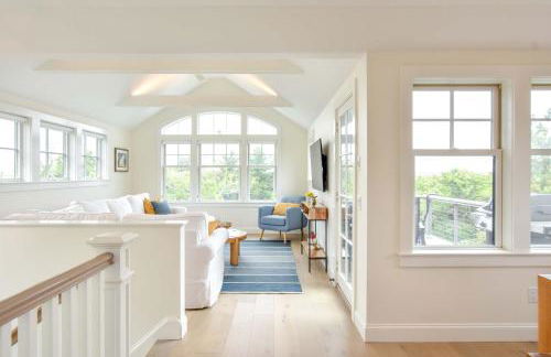 Gorgeous Architectural Home w Water Views - Foto 9