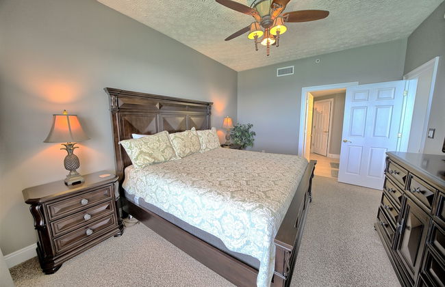 Stylish Oceanfront Condo with Beach and Picnic Area Access - Unit 1706 by RedAwning - Foto 8