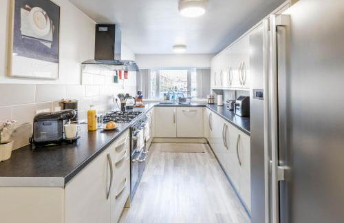 Forest View- Oasis Mural -Didsbury Zen Sleeps 10 - Photo 6