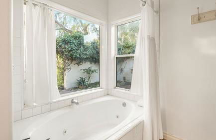 Private Estate w Pool Hot Tub Fire Pit Near Encinitas The Ranch by AvantStay - Foto 43