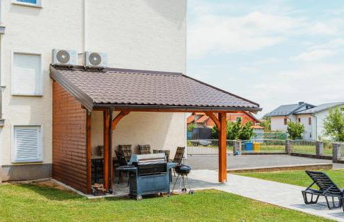 Beautiful Home In Dugo Selo With Wifi - Foto 17