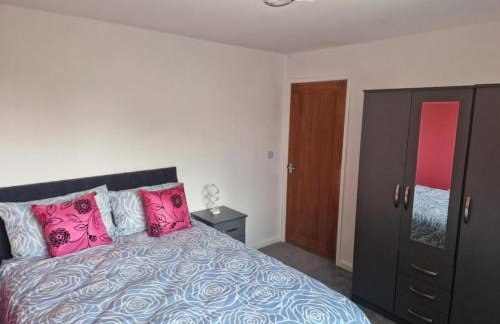 Family-Friendly Detached House Near Leeds and Bradford with Garden - Foto 21