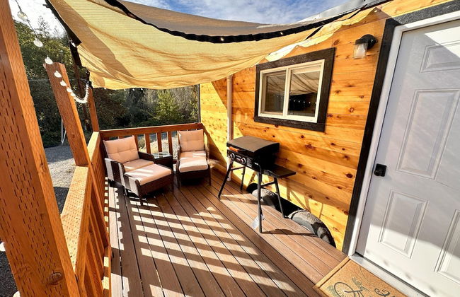 Enchanting Getaway: Farmhouse and Tiny House Duo - Foto 27