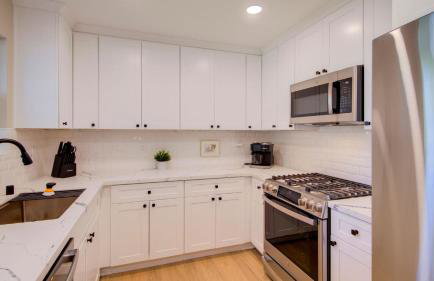 Folsom Old Town Escape • Cozy Cottage + Library - Foto 14