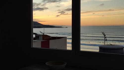 Ático en Las Canteras - Photo 1