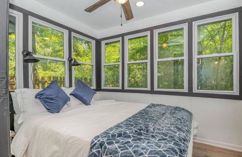 Black Cabin Getaway in Woods I Valpo - Foto 3