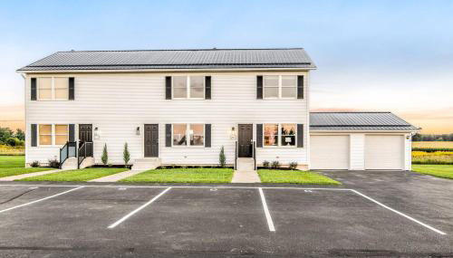 Boho Cleveland Bungalow - Sun-Drenched 2BR with Deck - Foto 3