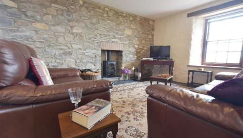 Panteurig Farmhouse - Photo 4