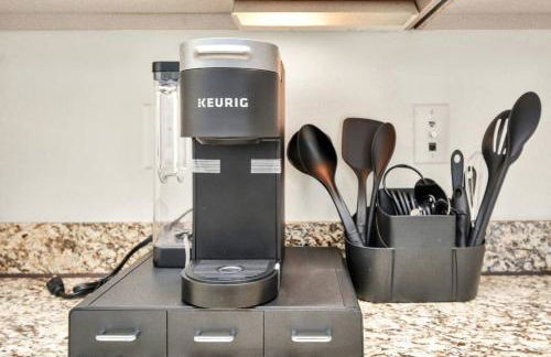 3BR/3.5BA Three Story East Downtown TownHouse with view - Photo 7