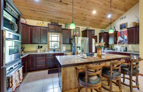 Flag Hole Riverfront Cabin Near Local Attractions! - Foto 7