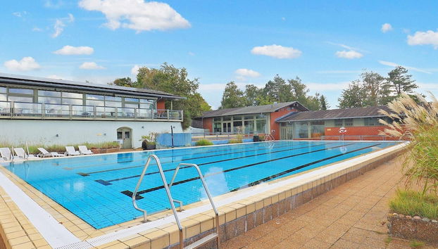 6 Person Holiday Home on a Holiday Park in Gilleleje - Foto 5, Piscina