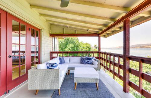 Private Hot Tub with Water Views Lower Lake Getaway - Foto 1