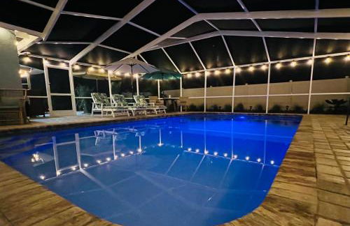 Luxury heated-pool home blocks from the beach - Foto 36