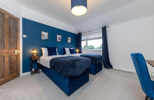 Whole 3 Bedroom House - 2 Free Parking - Photo 1