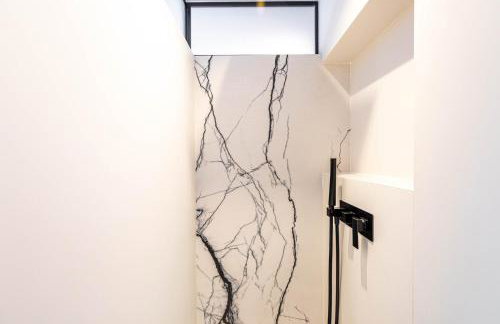 Family apartment at the foot of the Eiffel Tower - Photo 11