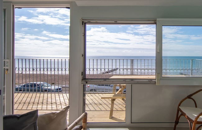 Beautiful Beachfront House wth Balcony Sea Views - Foto 50