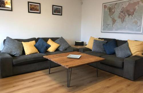 Riverside home. 3 bedroom. Free parking. 10 mins to Newcastle City Centre - Foto 8