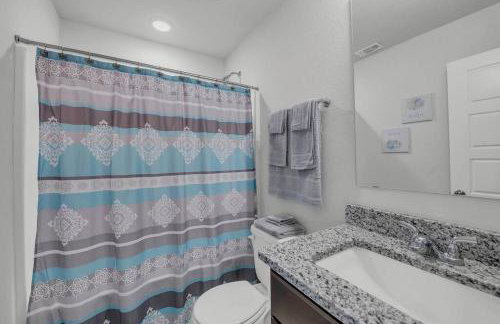 Luxury Retreat in Serene Surroundings, 4 Bedrooms Corporate House, Entire house with full amanities, Convenient location Near Medical Centers and Downtown - Foto 17