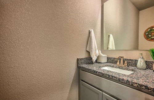 College Station Townhome with Furnished Patio! - Foto 12