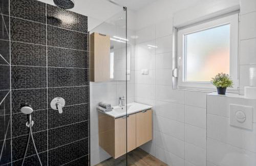 Seaview Villa Stanka with Pool and attached Jacuzzi - Photo 25