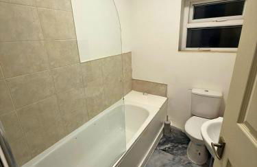 Modern 2-BDR APT in Ashton-under-Lyne By Kammili Properties Short Lets - Foto 12
