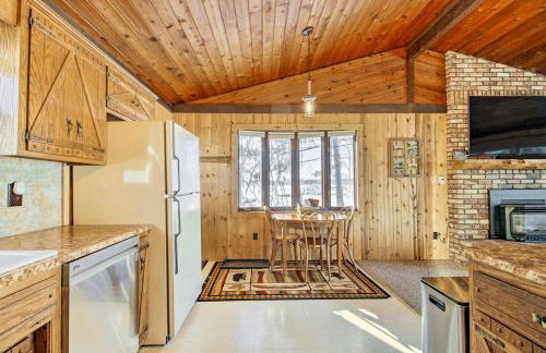 Pelican Lake Getaway on Stunning Peninsula! - Foto 11