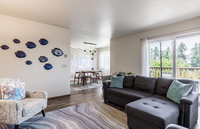 Seaside Getaway by Avantstay Deck w Views - Photo 10