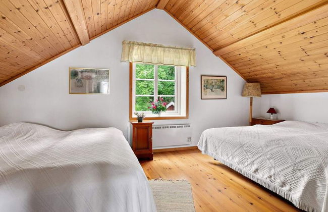 Seaside Cottage With Balcony and Grill - Photo 3