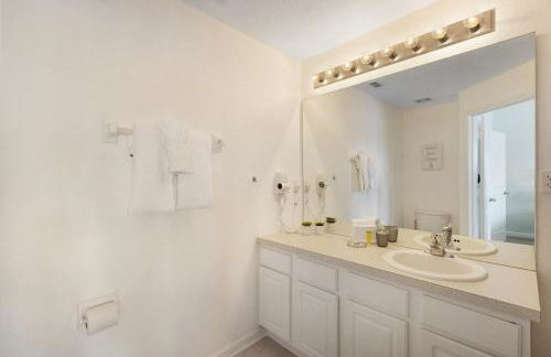 Charming 3BR Townhome Private Pool Walk to Clubhouse 9 Min Disney - Foto 17