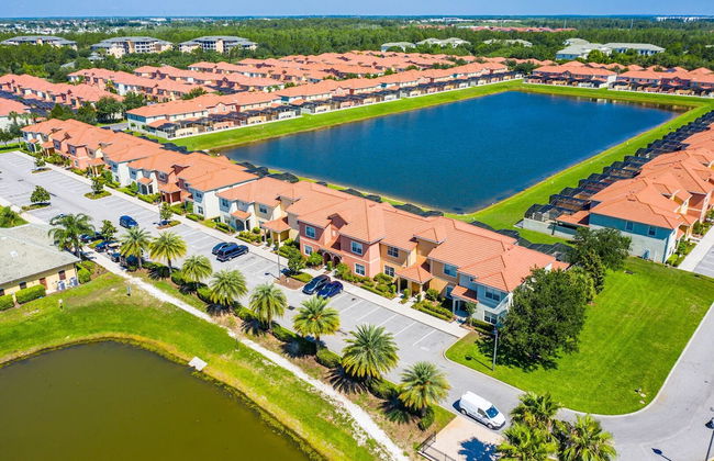 Contemporary 4 Bed 3 Bath Town Home With Upgrades, Private Pool i Close to Disney, Shopping - Foto 11