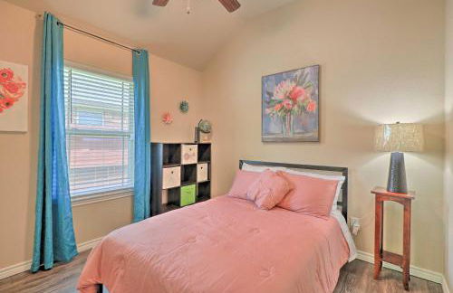 Unwind Fireside! Harker Family Retreat with Yard - Foto 18