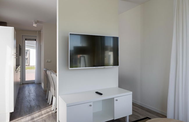 Bungalow at Nieuwvliet Bad Beach Resort - Photo 6