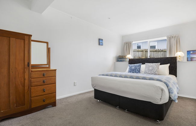 Bright 3-Bedroom Unit - WiFi & Parking - Photo 7