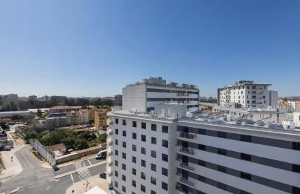 Soft Modern Flat With Pool & Gym by LovelyStay - Photo 41