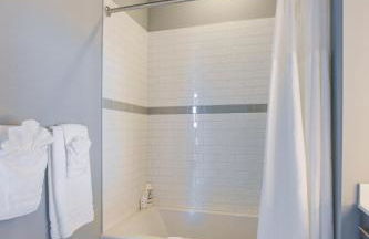 2BR Designer Loft Modern Luxe in City Center - Foto 17