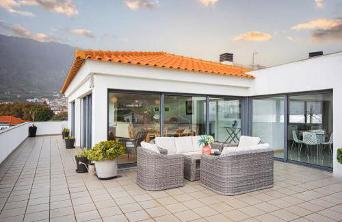 Beachfront Penthouse with Panoramic Ocean-View Terrace VIP Baia - Photo 16