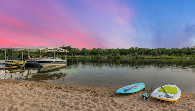 Beach House 2 on Lake LBJ - Sleeps 24 - Photo 2, Image principale