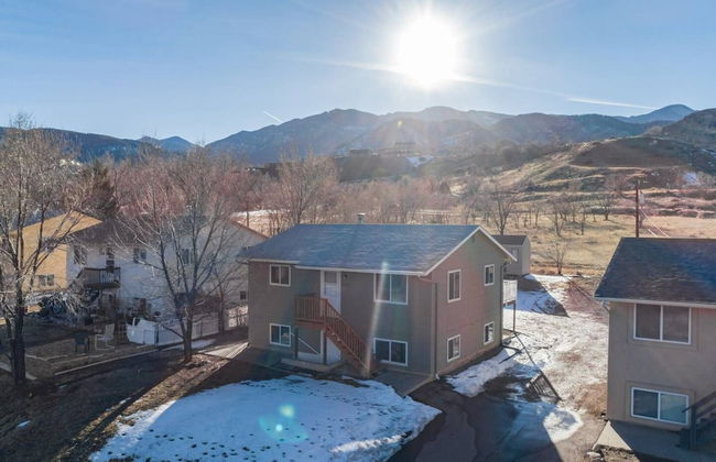 2BR Aptmt Parks Private Deck, Mountain Views! - Photo 49