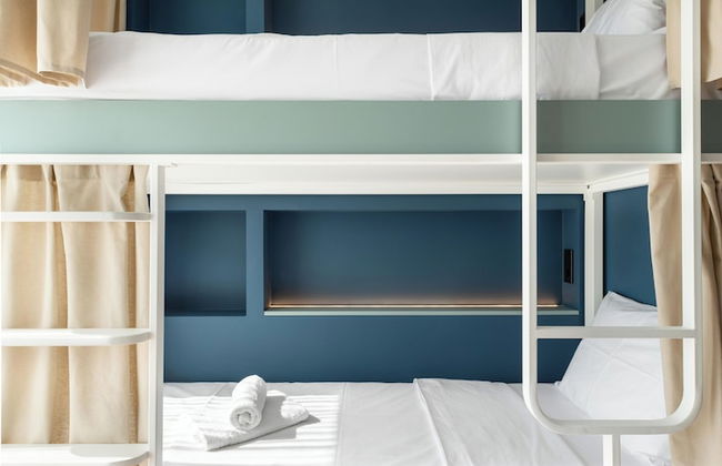 Zeus is Loose Hostel - Photo 25