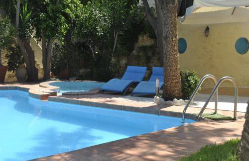 Attractive Greek House with Private Pool near Sea & City Center - Photo 52