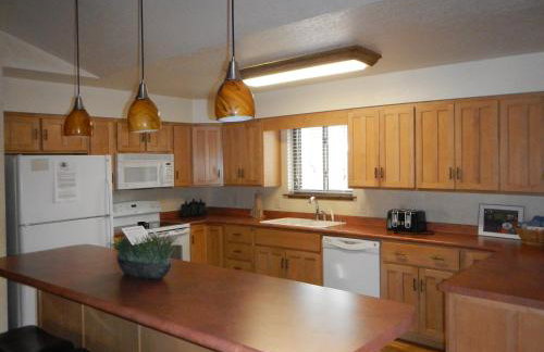 C24, Three bedroom, three bath log-sided, luxury Harbor North cottage with hot tub cottage - Foto 6