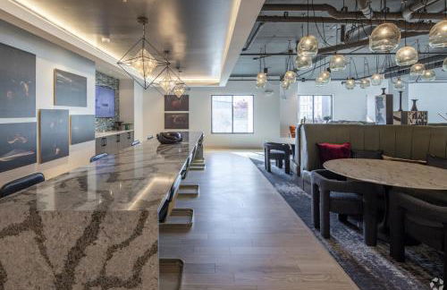 Modern 2BR Condo Near Railroad Park and UAB - Foto 31