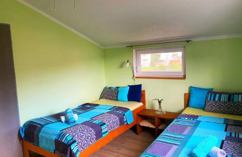 Modern Red & Blue Apartment - Photo 26