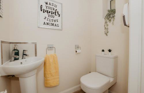 Coyle House, 3 bed,Corby, super kings or twins, driveway, free wi-fi, corporates welcome - Foto 7