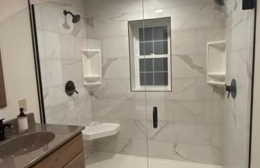 Prime Northern Maine Snowmobiling Retreat with Full Kitchen & Winter Trails Access - Foto 43