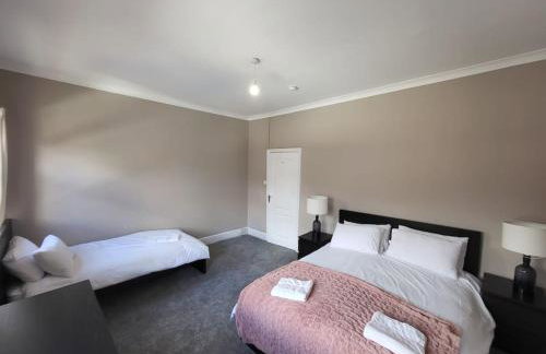 4 Bedroom house, 8 min to city! - Foto 22