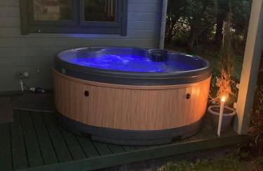 Cosy 2 BR cabin on coast private hot tub ' Driftwood ' - Photo 4